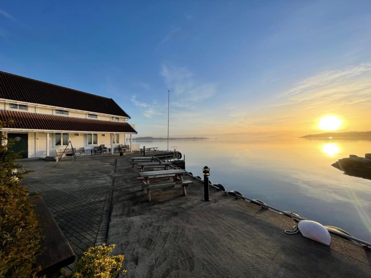 Sjoberg Hotell Og Ferie Leiligheter Østhusvik Esterno foto