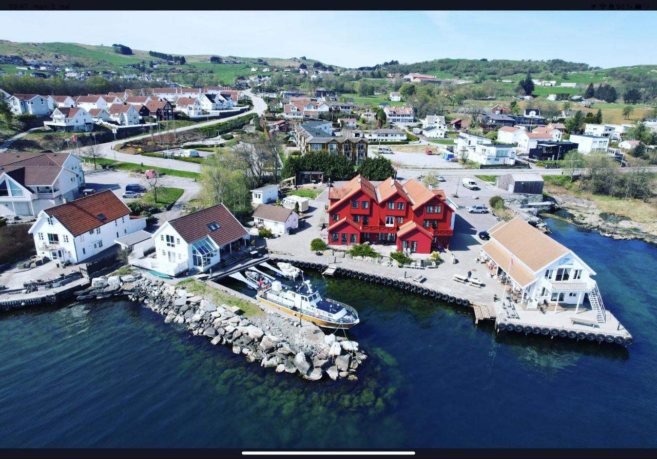 Sjoberg Hotell Og Ferie Leiligheter Østhusvik Esterno foto