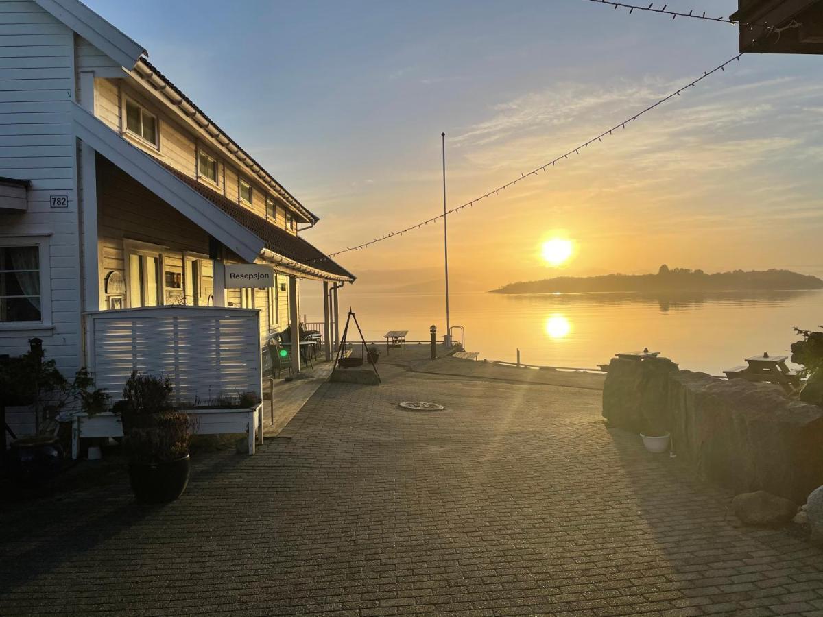 Sjoberg Hotell Og Ferie Leiligheter Østhusvik Esterno foto
