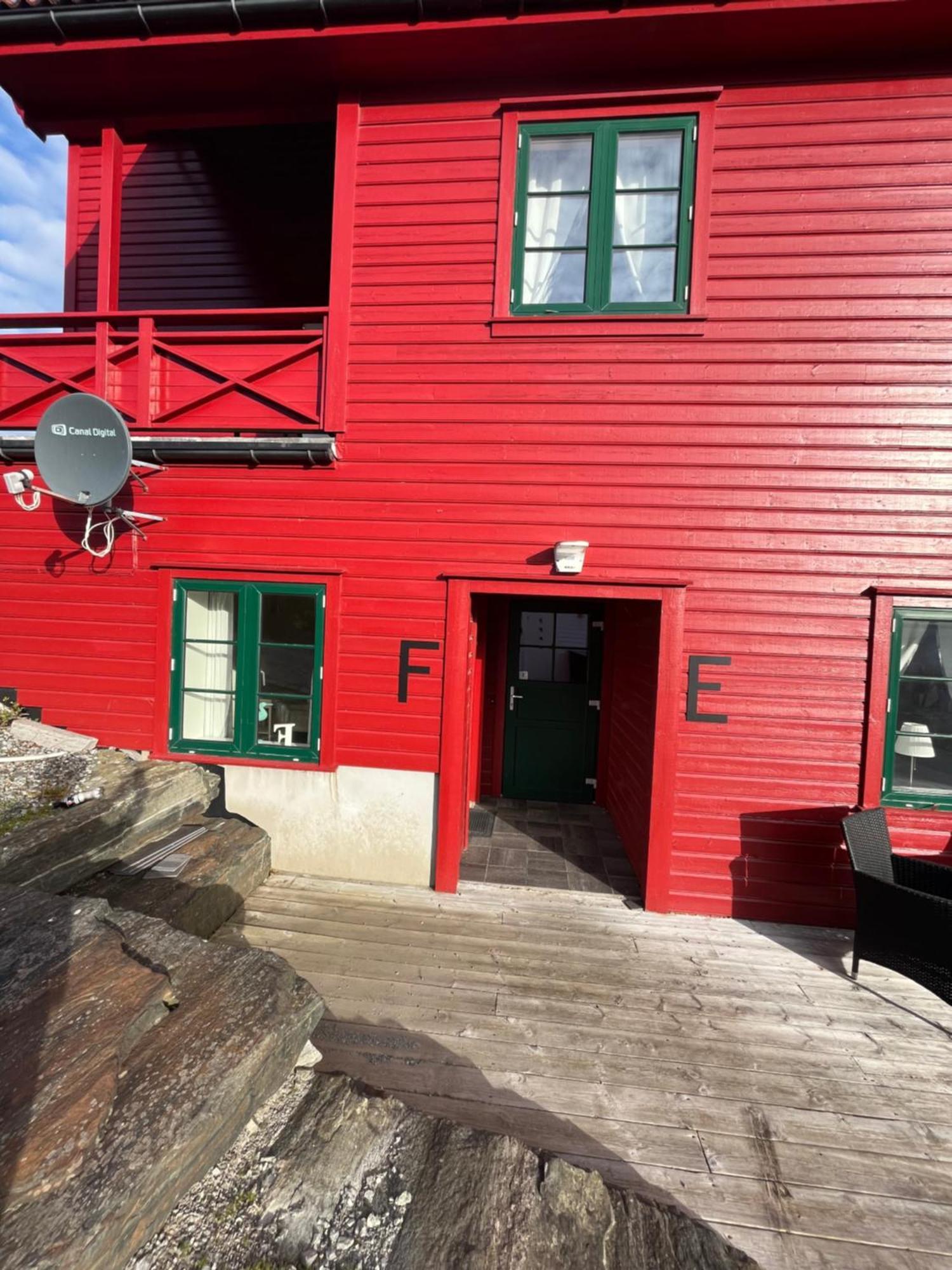 Sjoberg Hotell Og Ferie Leiligheter Østhusvik Esterno foto