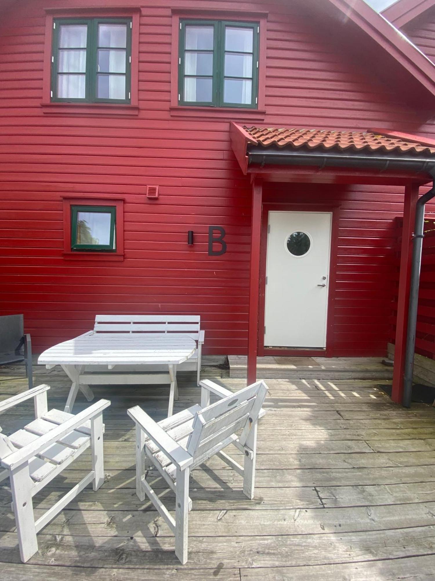 Sjoberg Hotell Og Ferie Leiligheter Østhusvik Esterno foto