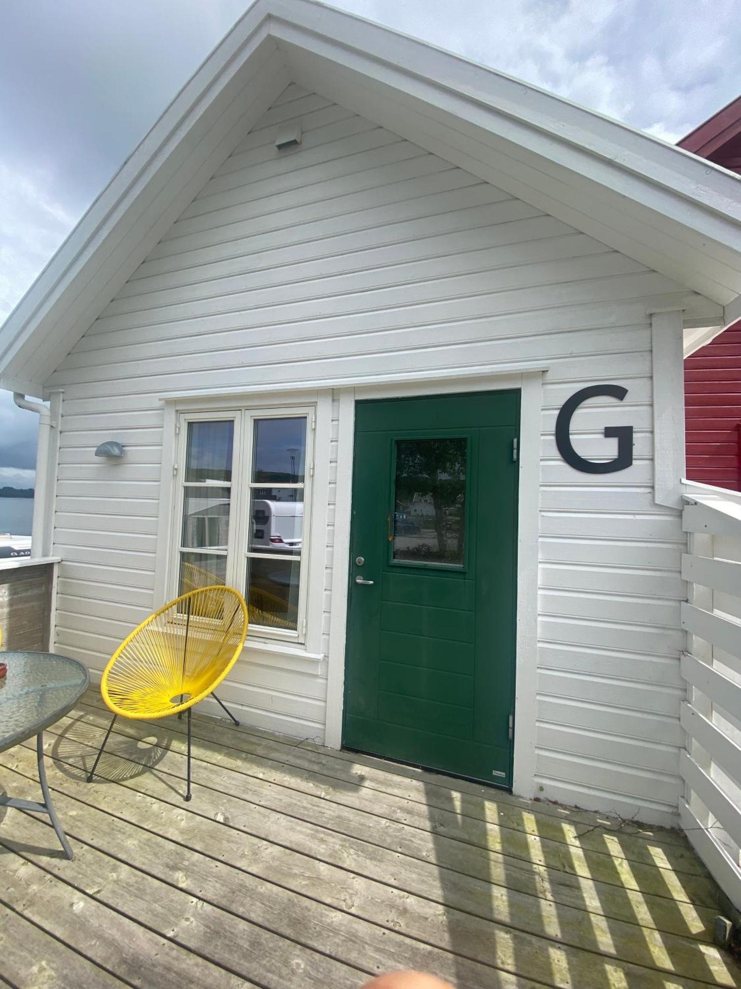 Sjoberg Hotell Og Ferie Leiligheter Østhusvik Esterno foto