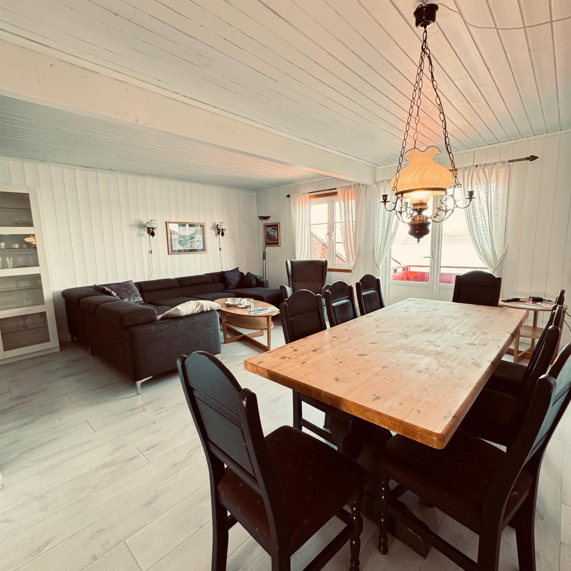 Sjoberg Hotell Og Ferie Leiligheter Østhusvik Esterno foto