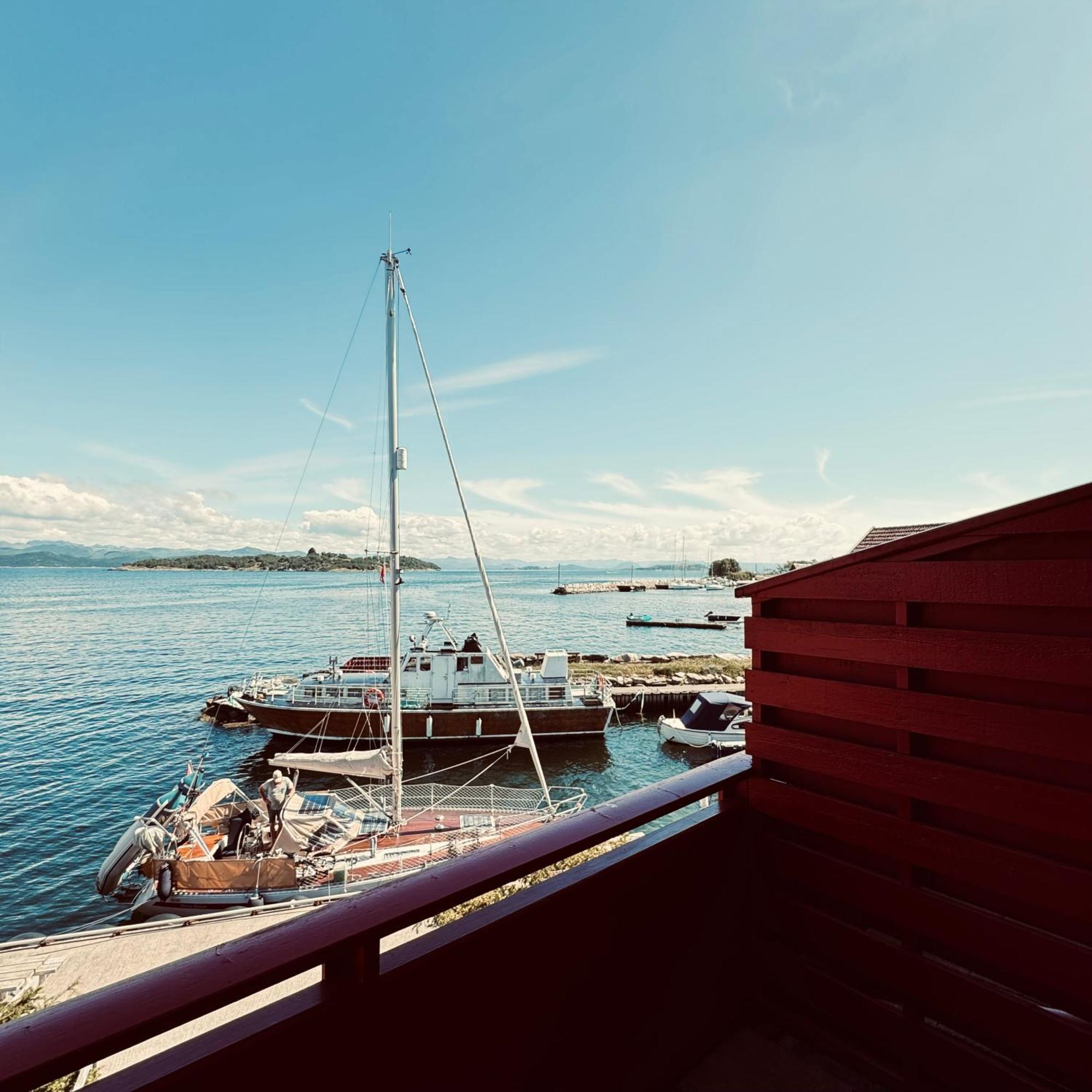 Sjoberg Hotell Og Ferie Leiligheter Østhusvik Esterno foto
