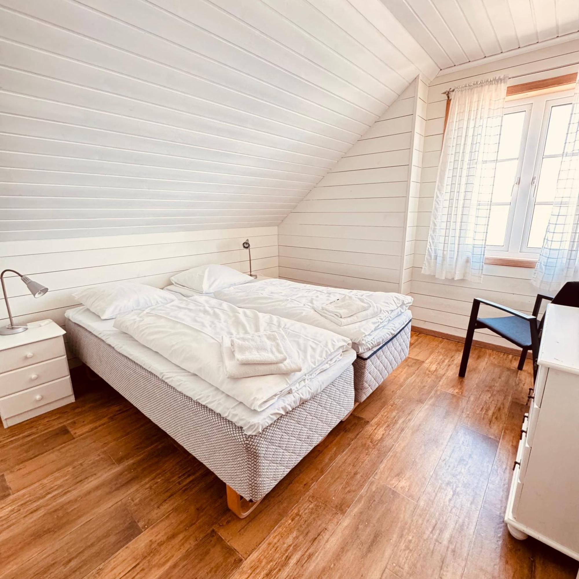 Sjoberg Hotell Og Ferie Leiligheter Østhusvik Esterno foto