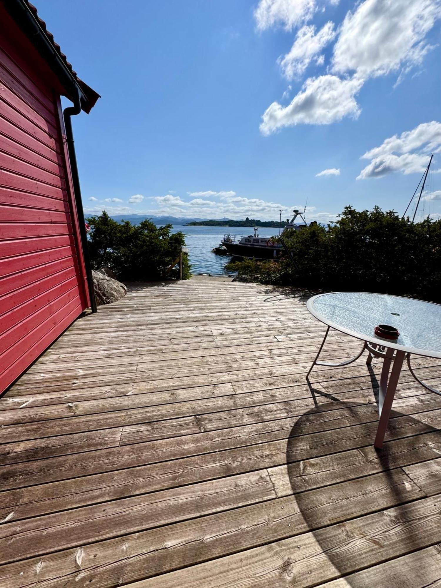 Sjoberg Hotell Og Ferie Leiligheter Østhusvik Esterno foto