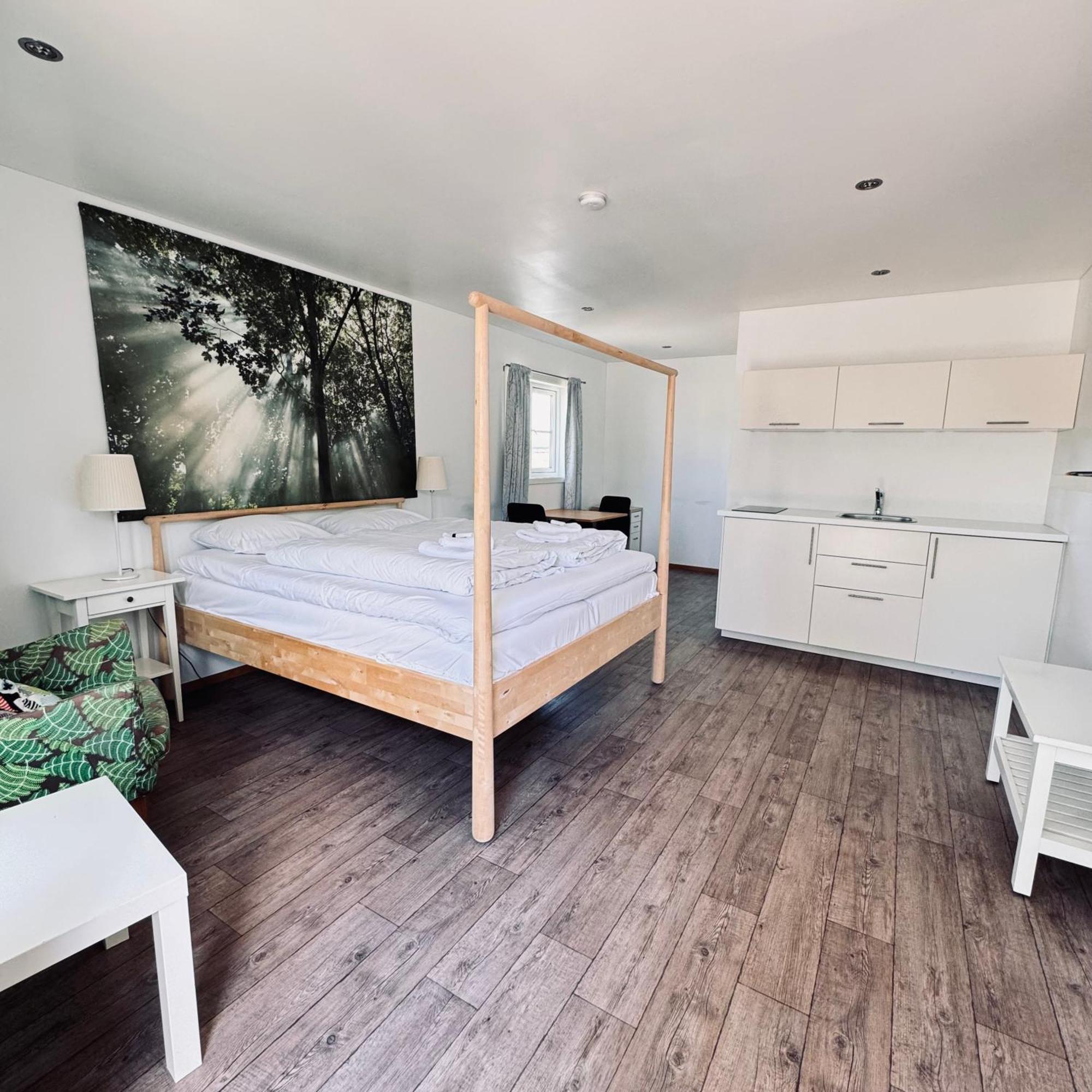 Sjoberg Hotell Og Ferie Leiligheter Østhusvik Esterno foto