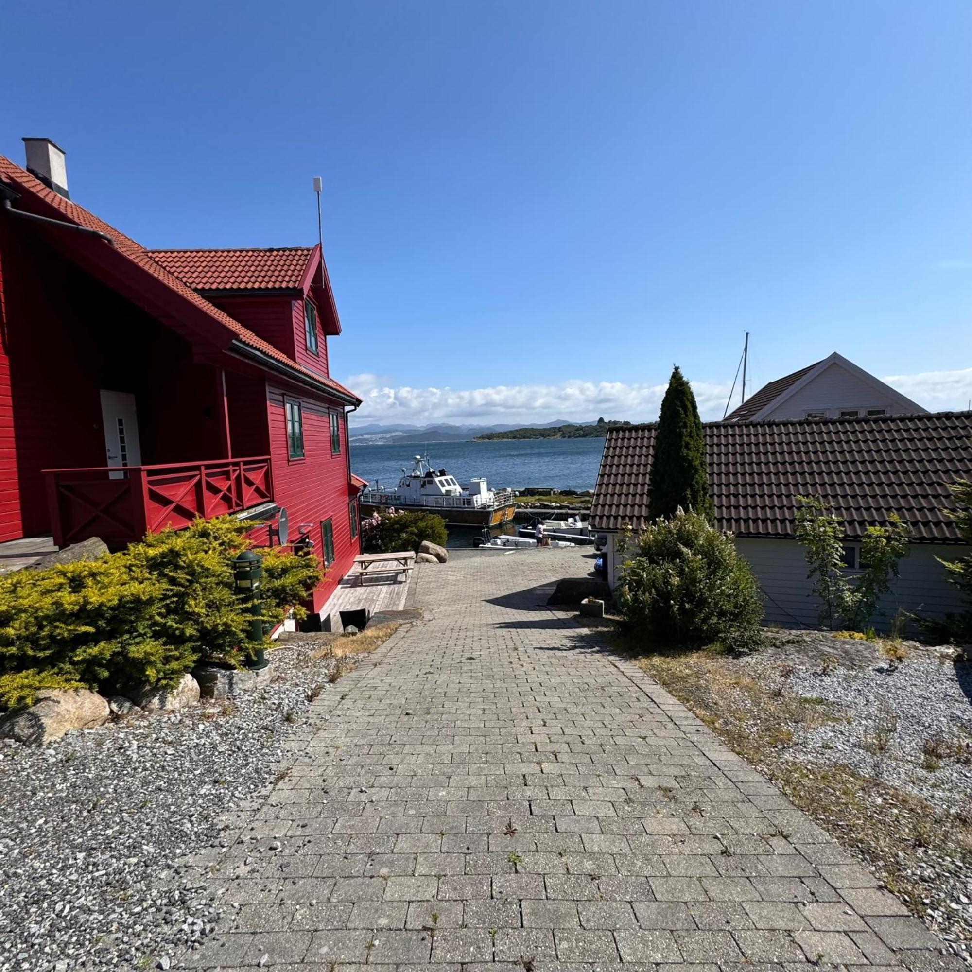 Sjoberg Hotell Og Ferie Leiligheter Østhusvik Esterno foto