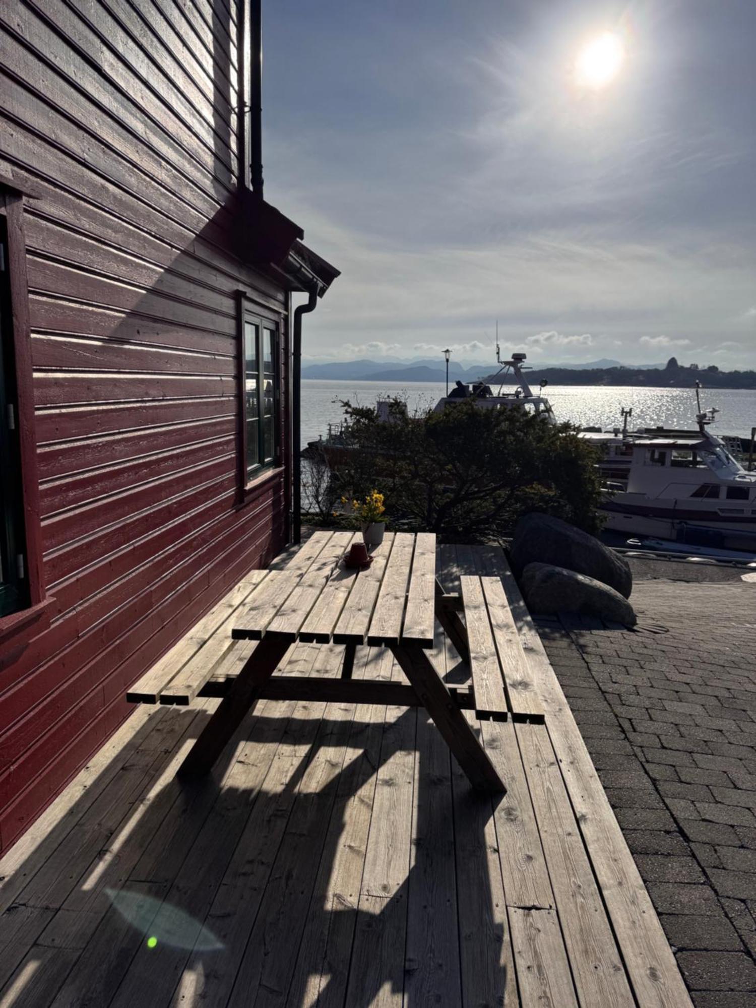 Sjoberg Hotell Og Ferie Leiligheter Østhusvik Esterno foto